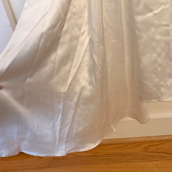 Meshki Elegant White Backless Dress - Picture 4 of 5